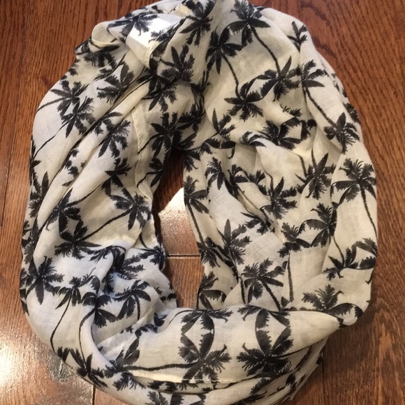 Palm Tree Scarf 👒 - Picture 3 of 3